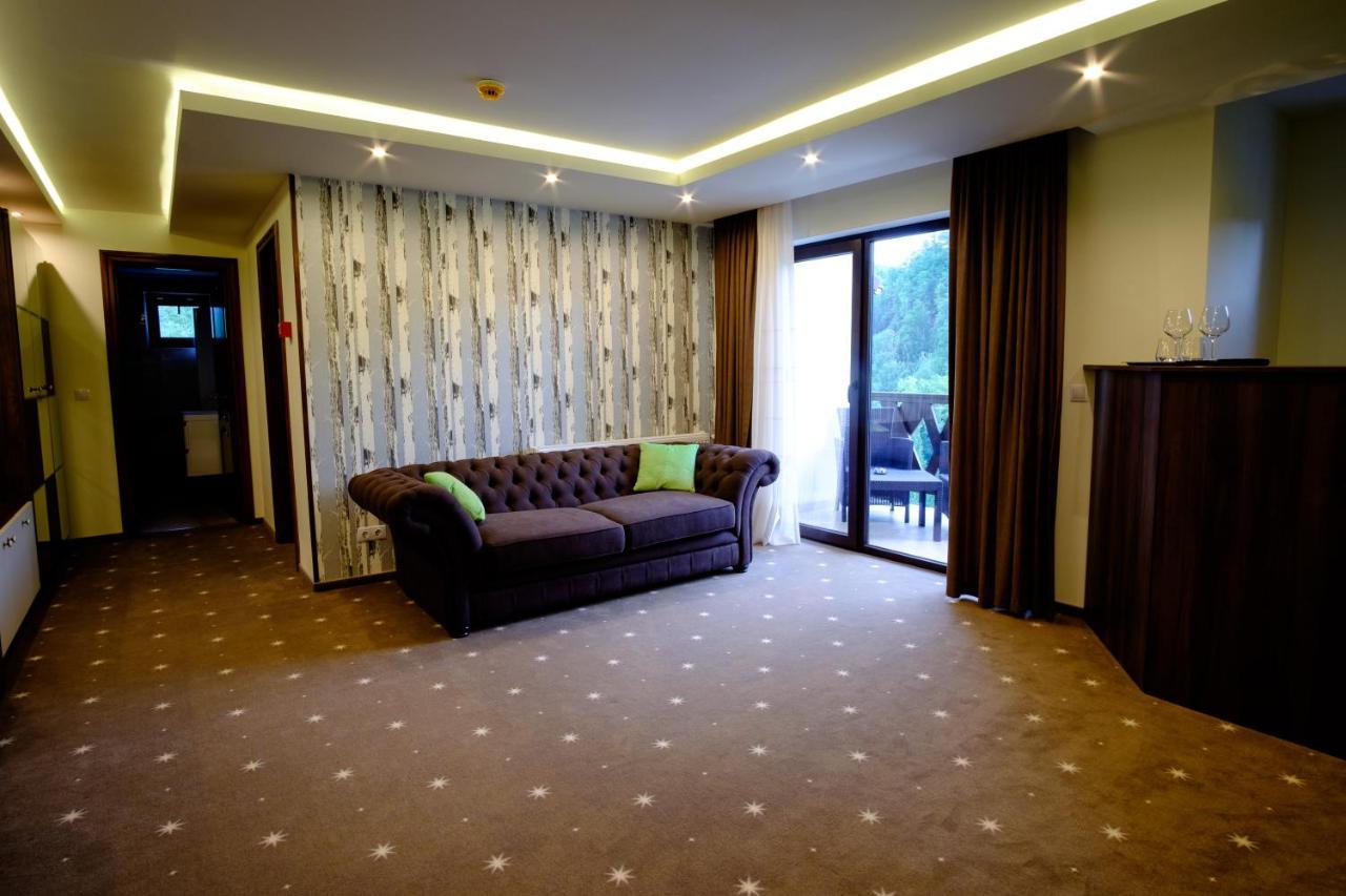 Luna Hotel Poezia מראה חיצוני תמונה