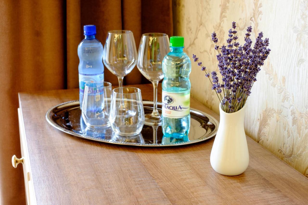 Luna Hotel Poezia מראה חיצוני תמונה