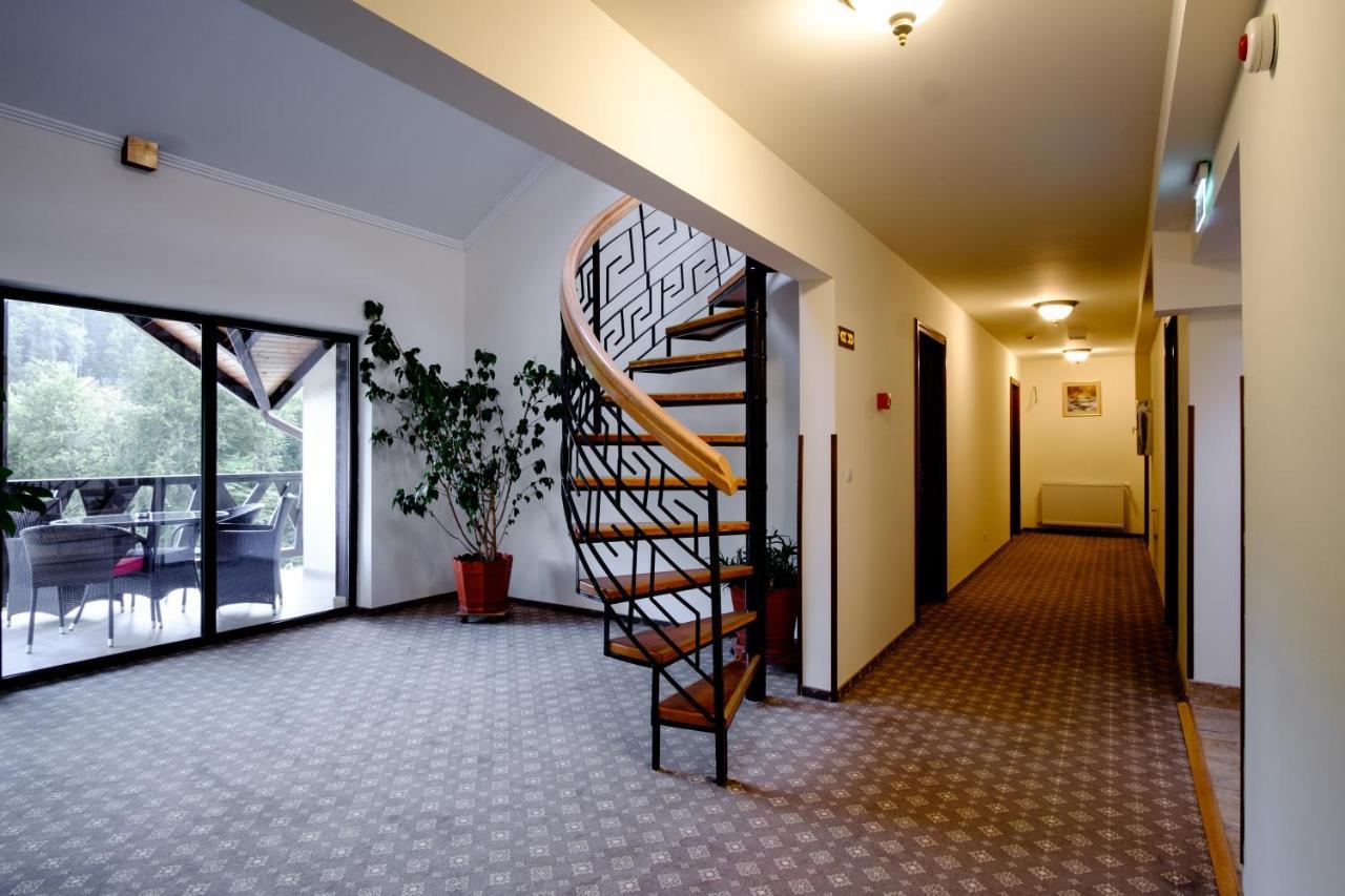 Luna Hotel Poezia מראה חיצוני תמונה