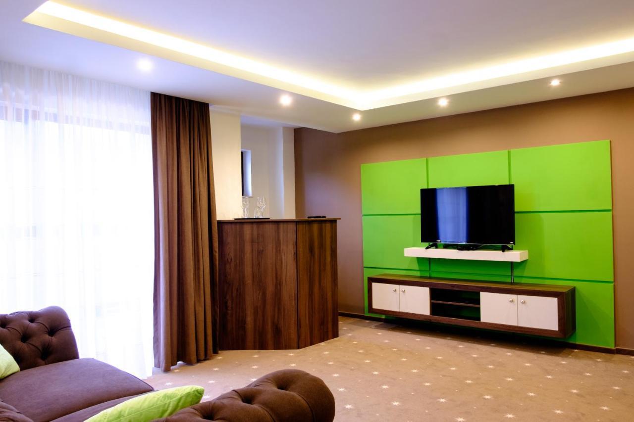 Luna Hotel Poezia מראה חיצוני תמונה