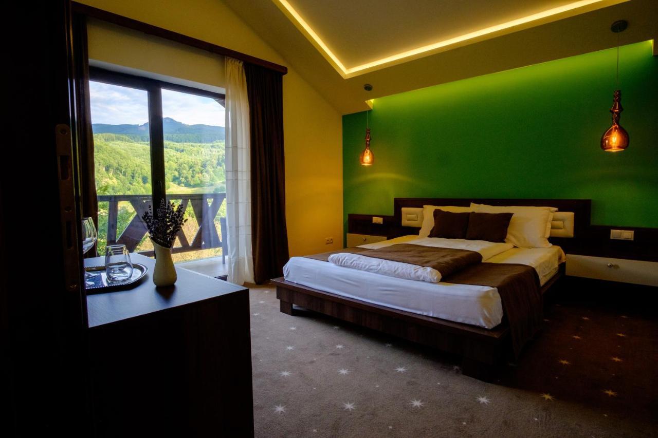 Luna Hotel Poezia מראה חיצוני תמונה