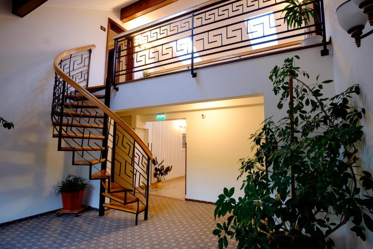 Luna Hotel Poezia מראה חיצוני תמונה