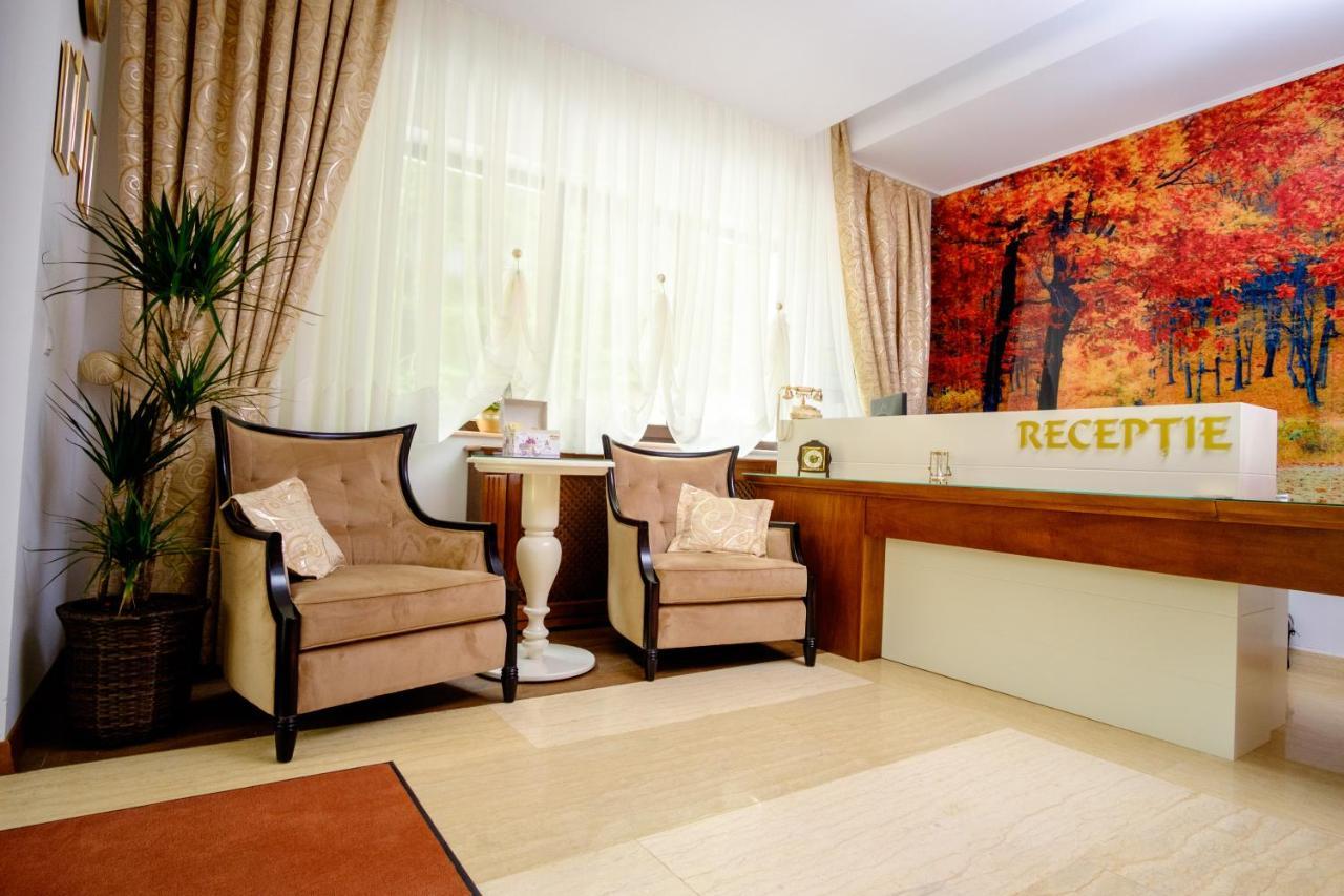 Luna Hotel Poezia מראה חיצוני תמונה
