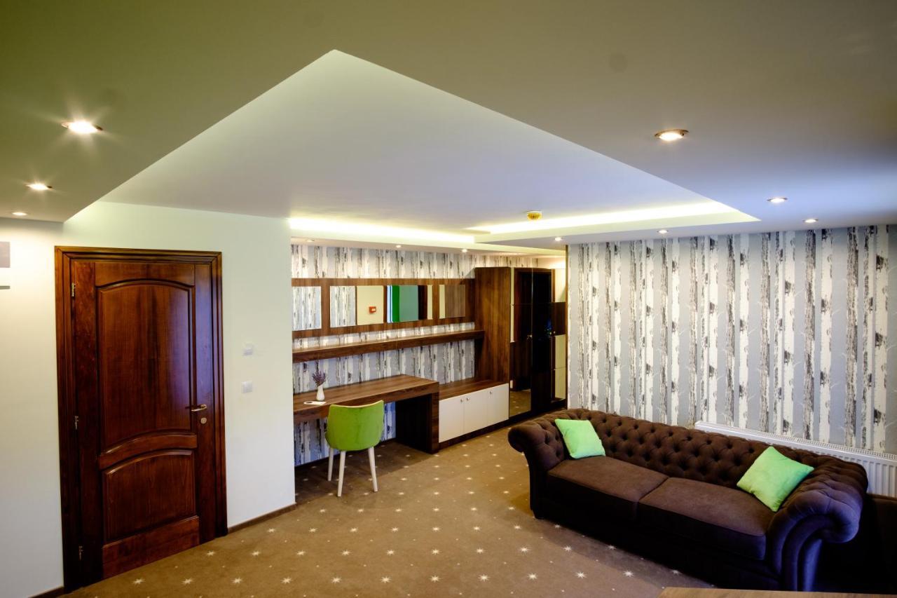 Luna Hotel Poezia מראה חיצוני תמונה