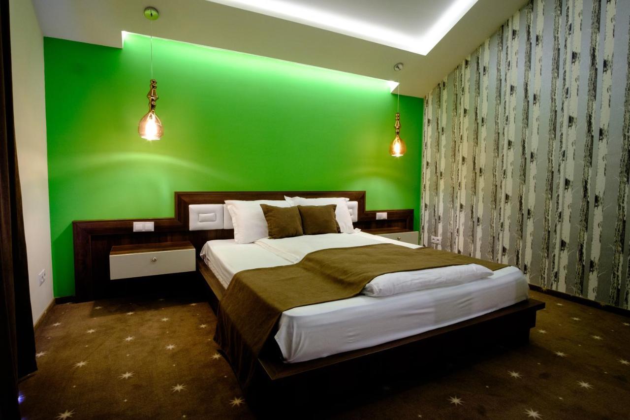 Luna Hotel Poezia מראה חיצוני תמונה