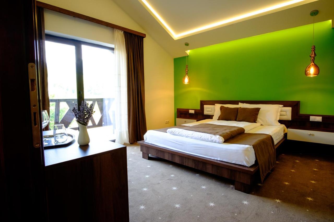 Luna Hotel Poezia מראה חיצוני תמונה