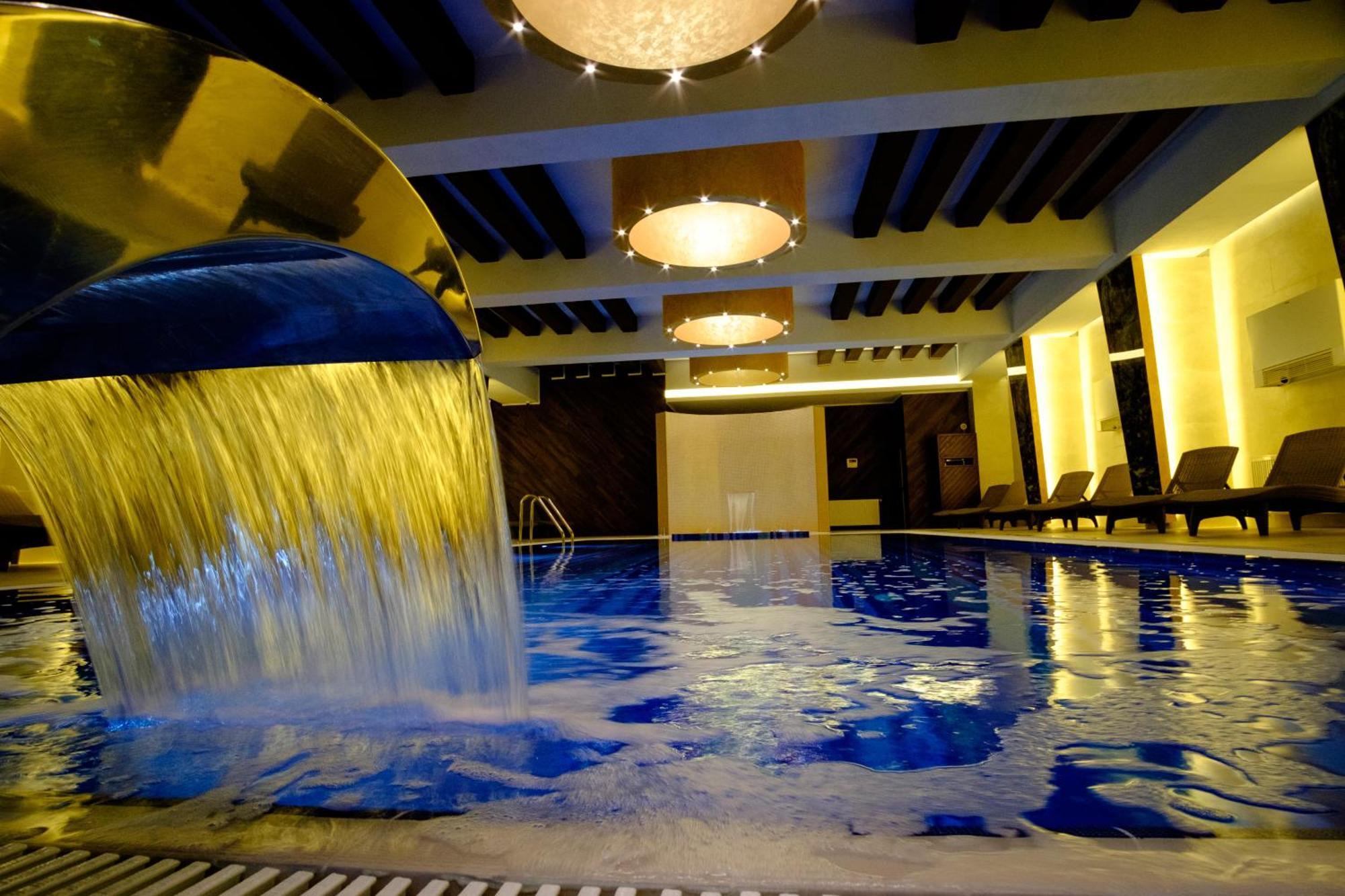 Luna Hotel Poezia מראה חיצוני תמונה