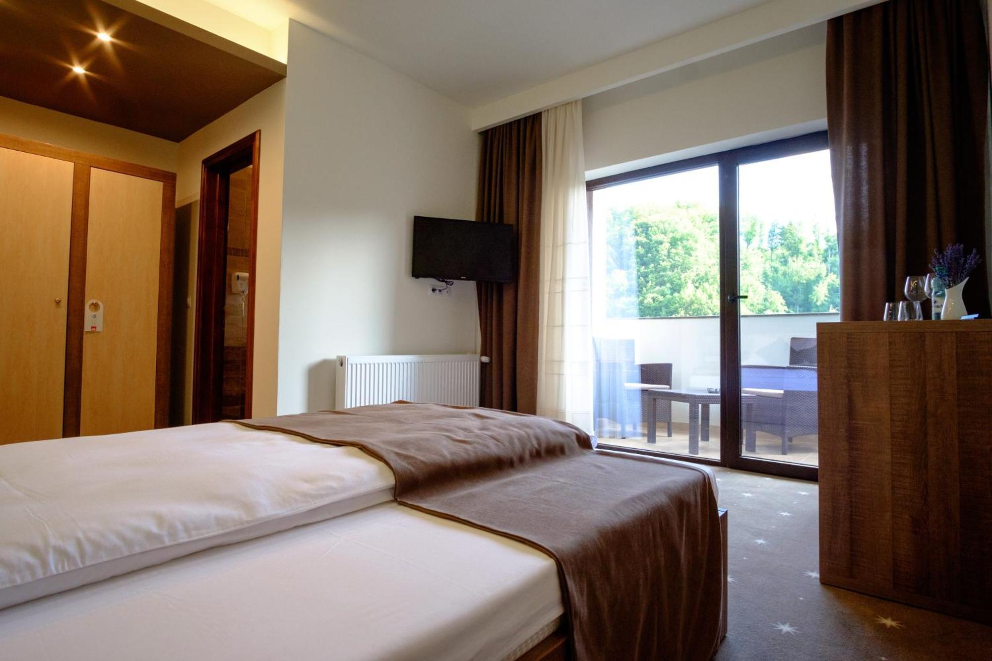 Luna Hotel Poezia מראה חיצוני תמונה
