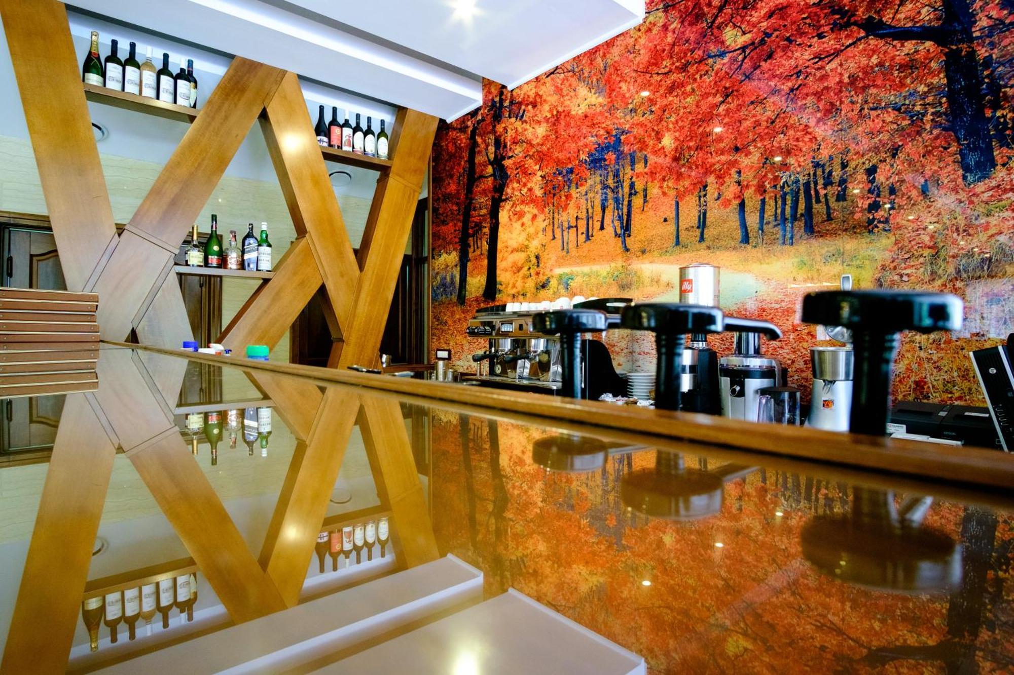 Luna Hotel Poezia מראה חיצוני תמונה