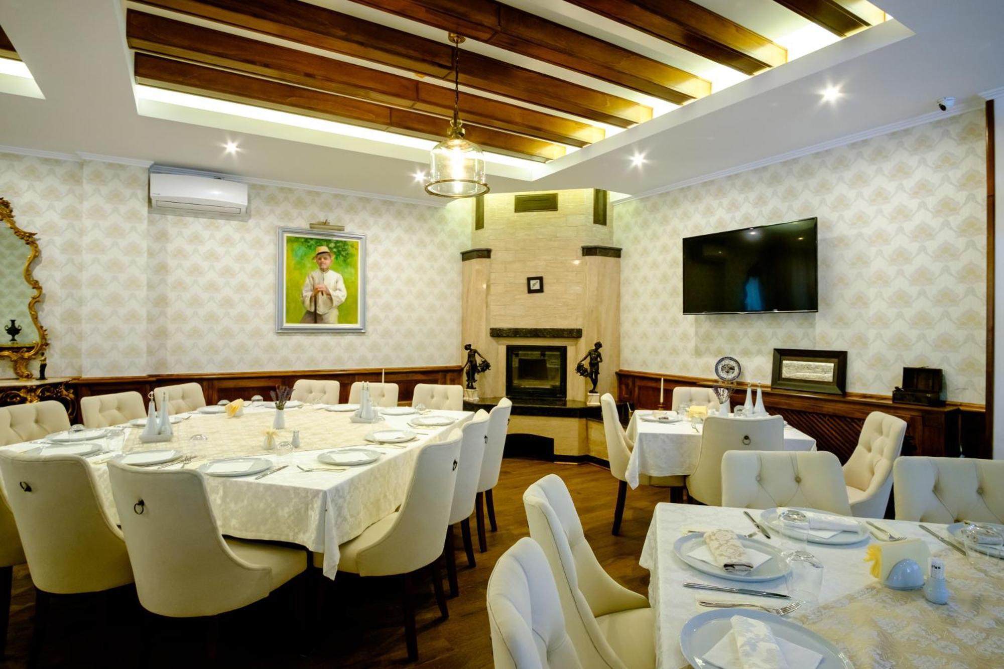 Luna Hotel Poezia מראה חיצוני תמונה