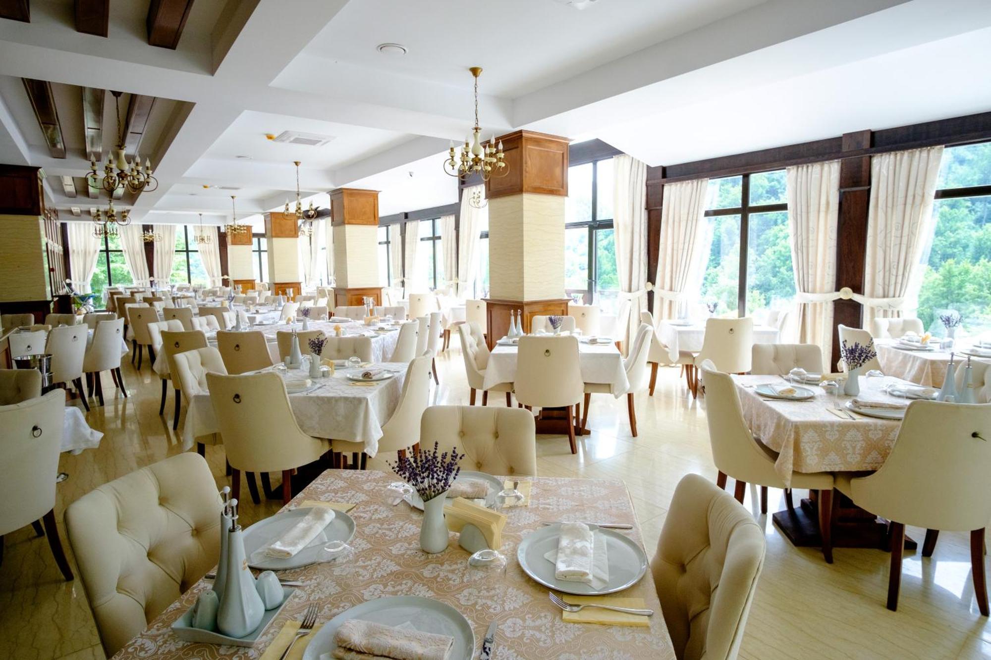 Luna Hotel Poezia מראה חיצוני תמונה