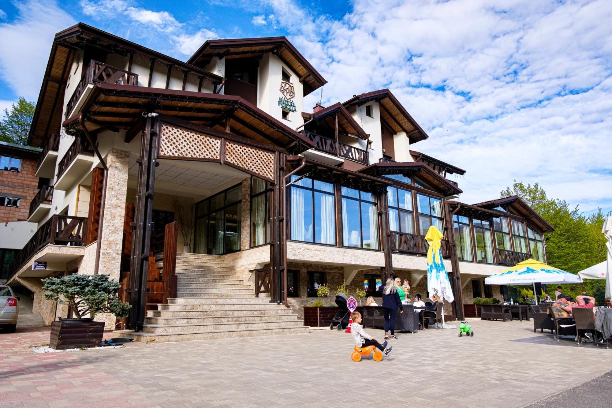 Luna Hotel Poezia מראה חיצוני תמונה