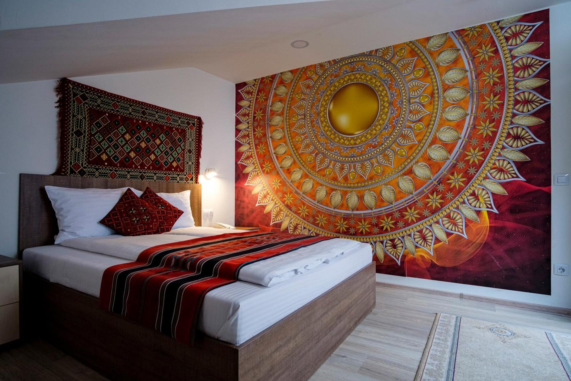 Luna Hotel Poezia מראה חיצוני תמונה