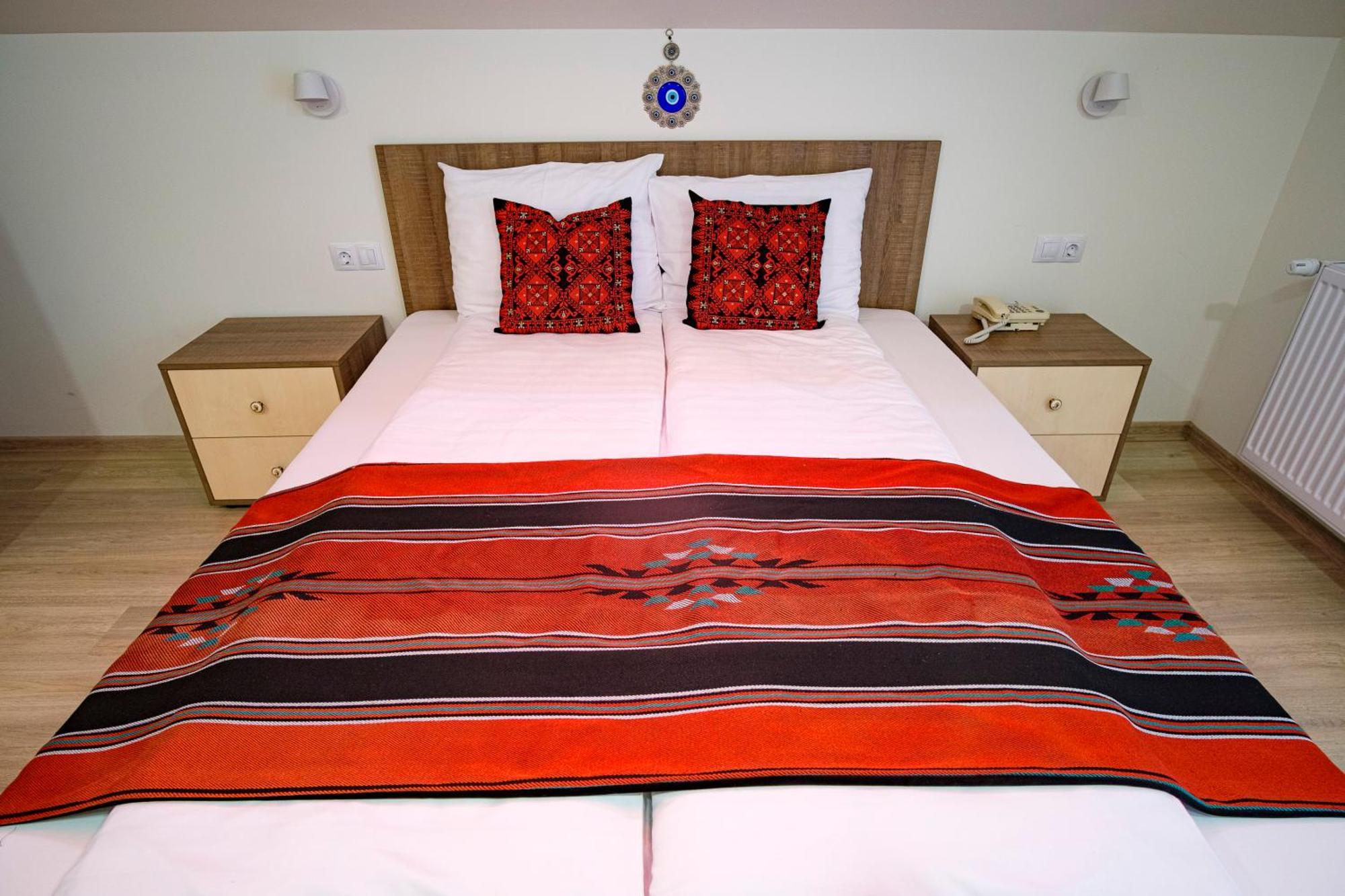 Luna Hotel Poezia מראה חיצוני תמונה