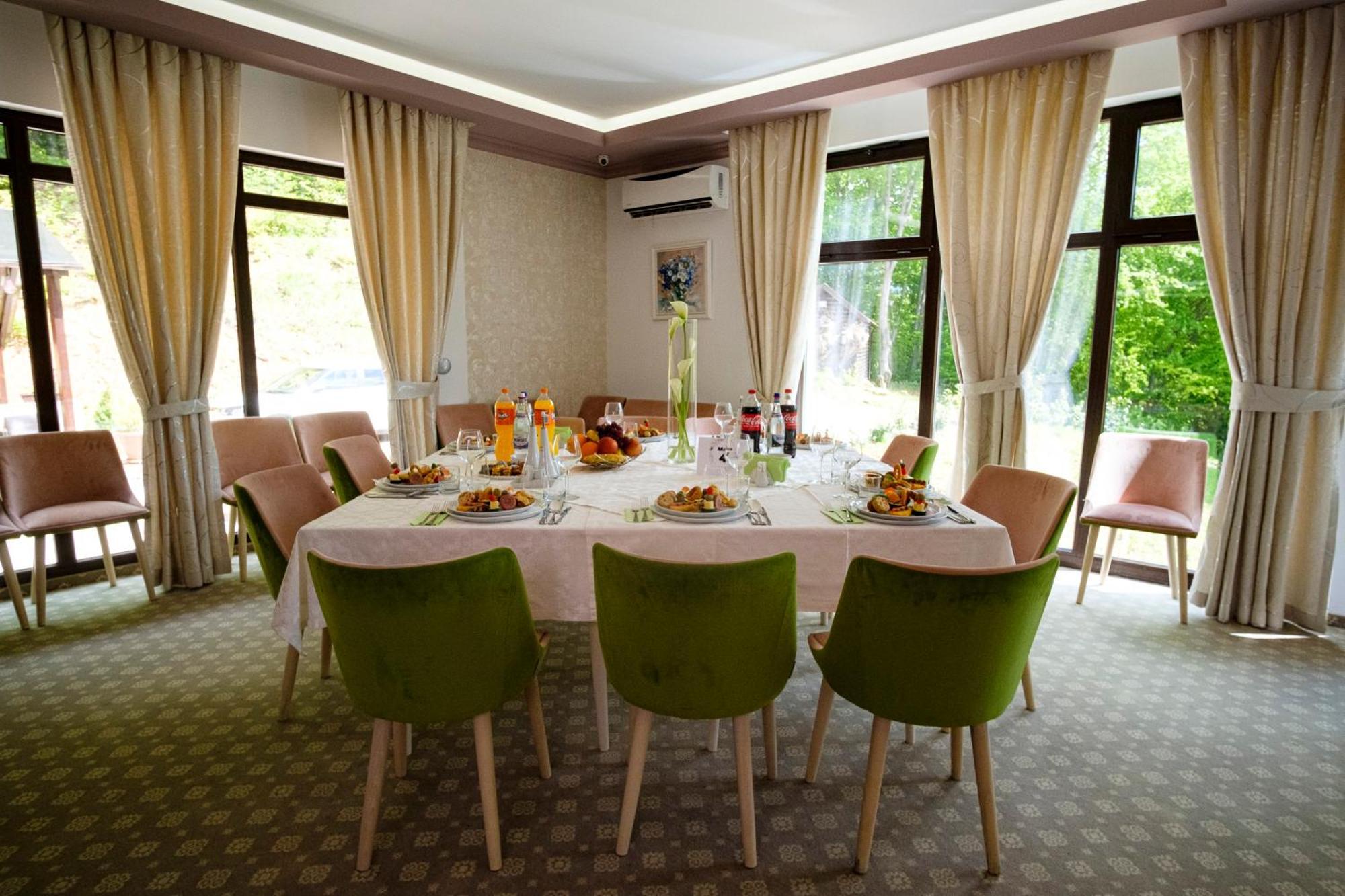 Luna Hotel Poezia מראה חיצוני תמונה